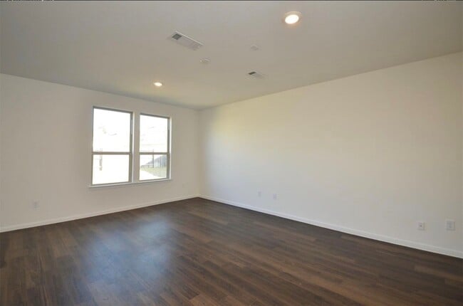 Building Photo - 16439 Big Hickory Dr