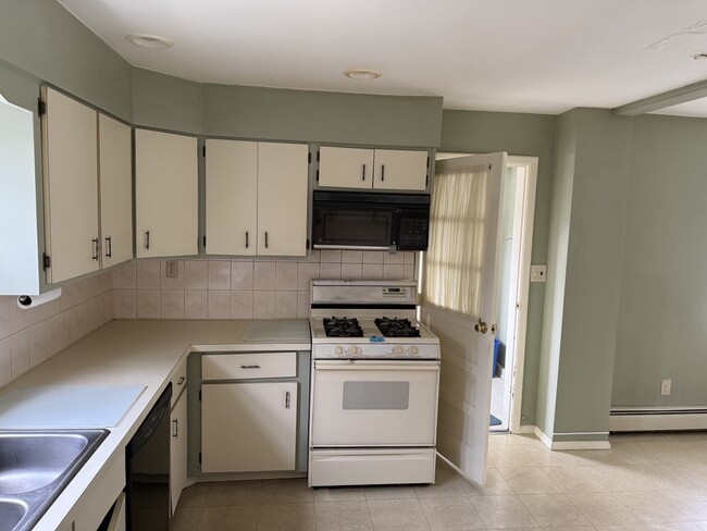 Building Photo - 139 Lincoln Hwy