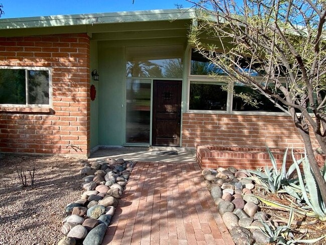 Building Photo - 6741 E Nasumpta Dr