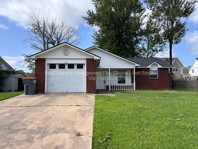 Building Photo - 1911 Whippoorwill Dr
