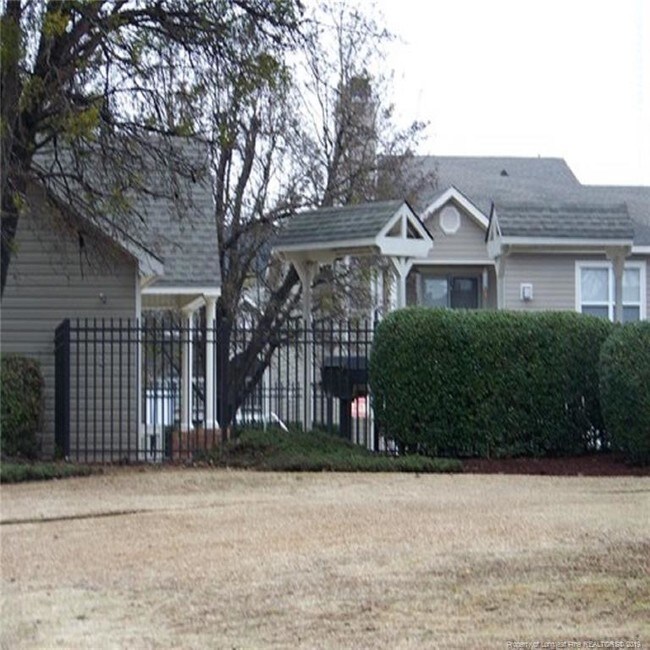 Building Photo - 667 Bartons Landing Pl