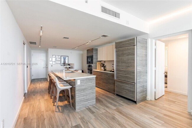 Foto del edificio - 460 NE 28th St