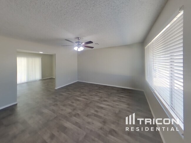 Foto del edificio - 7475 W Beryl Ave