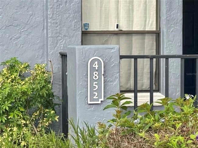 Foto del edificio - 4852 Marks Terrace