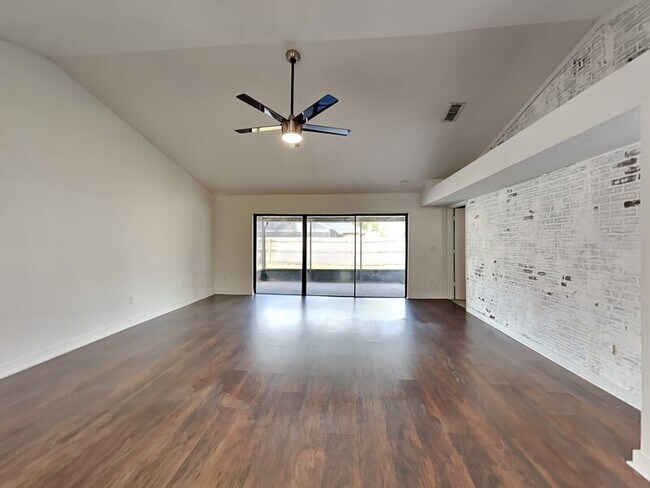 Foto del edificio - 1034 Beckstrom Dr