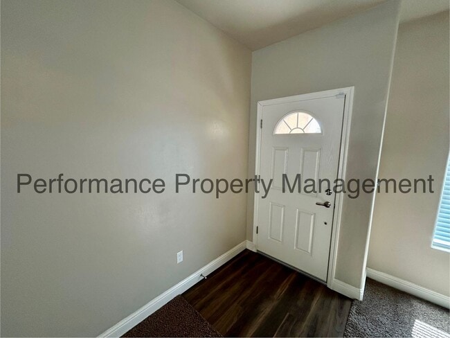 Building Photo - Stunning 4 Bed/2 Bath in Wasco w/ RBP & Se...