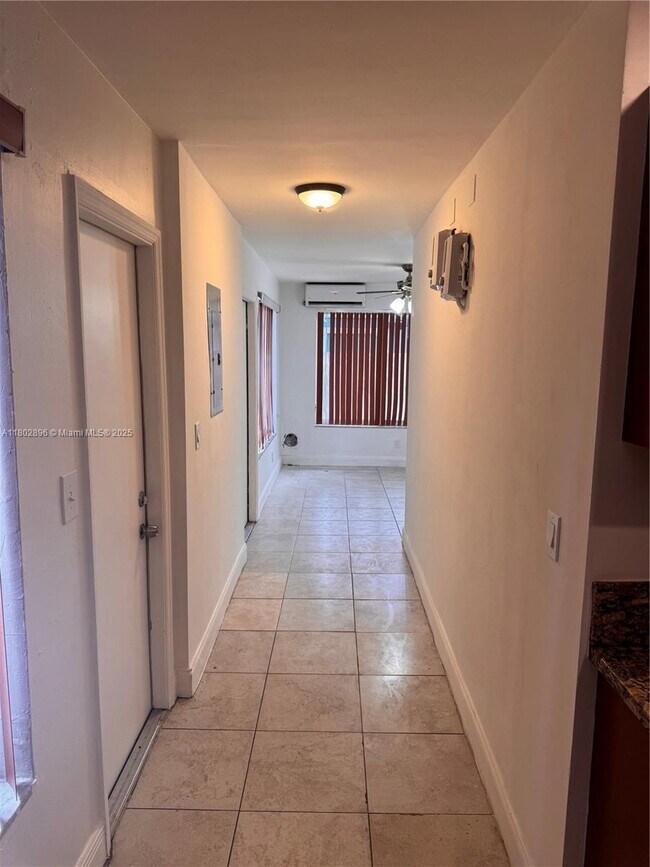 Foto del edificio - 1360 NE 144th St
