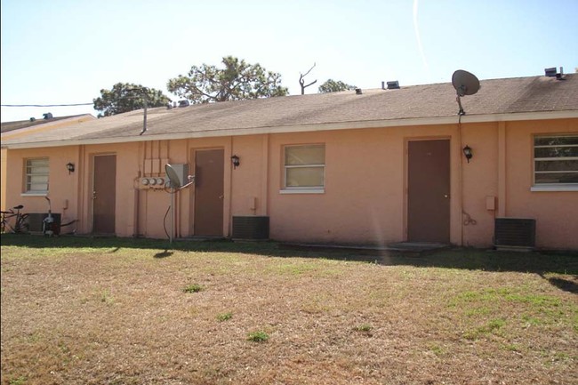 Building Photo - Palm Gardens