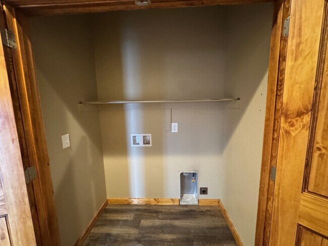 Foto del edificio - 3 Bed 2 Bath Home In Iron West