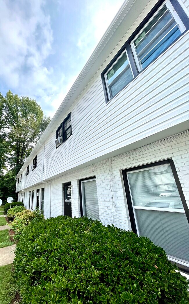 2909 Burgess Dr Apartments in Charlotte, NC