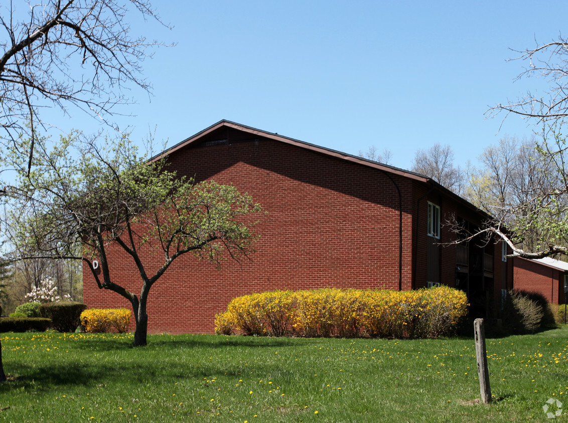 Building Photo - Old Orchard Apartments