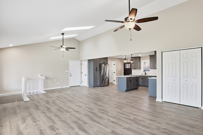 Foto del edificio - 6582 Lakeside Rd