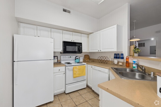 4BR, 2BA - 1,498SF - Kitchen - The Pointe on College