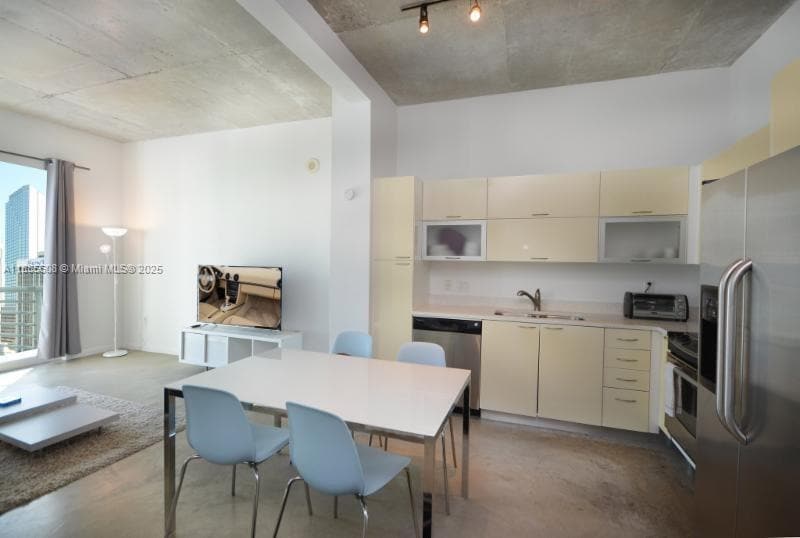 Foto principal - 234 NE 3rd St