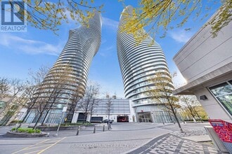 Building Photo - 50 Absolute Ave