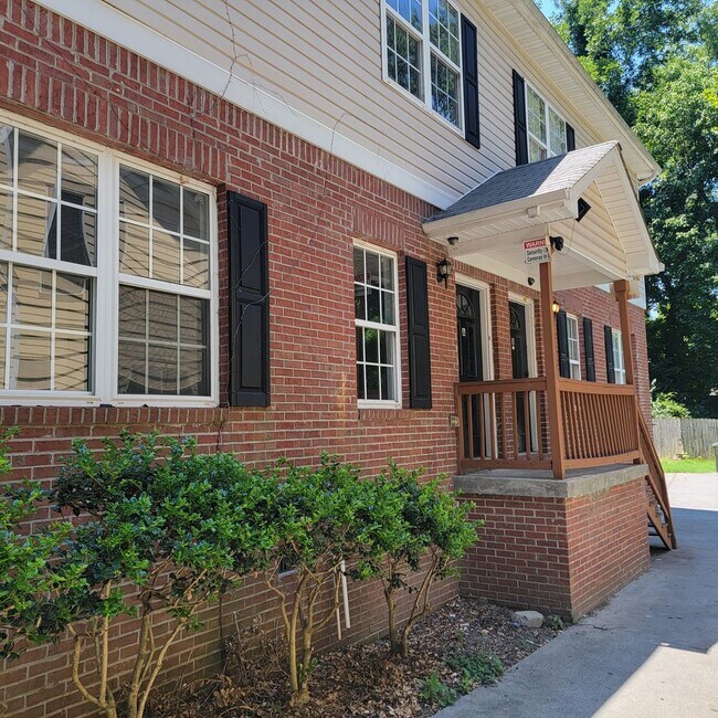 Foto del edificio - Welcome to 988 Sims Ave in Atlanta, and wa...