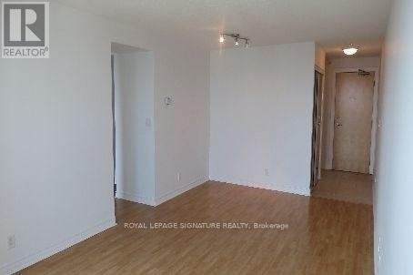 Photo du bâtiment - 212 Eglinton Ave E