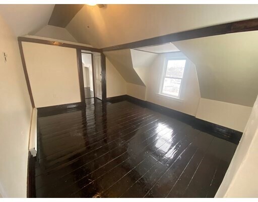 Building Photo - 136 Shaw St