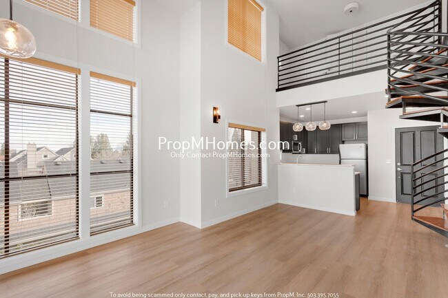 Foto del edificio - Updated Two Level Condo in the Heart of Do...