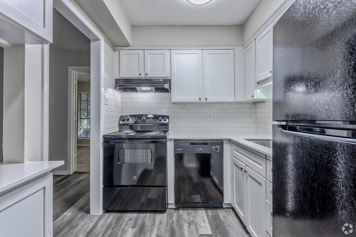 Parkwyn Townhomes Rentals in North Richland Hills at 4401 Glenview Ct