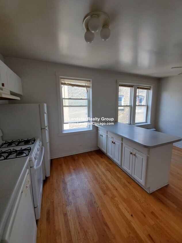 Primary Photo - 5026 N Springfield Ave