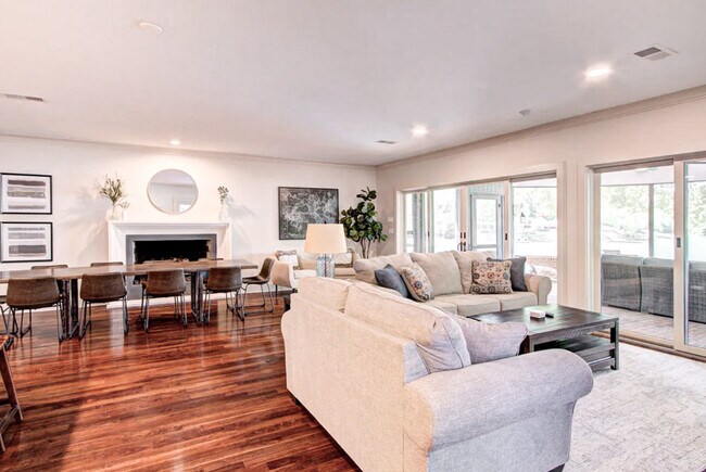 Foto del edificio - 11940 Springpoint Ln