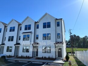 Building Photo - 2300 Oakwood Mdws Ct