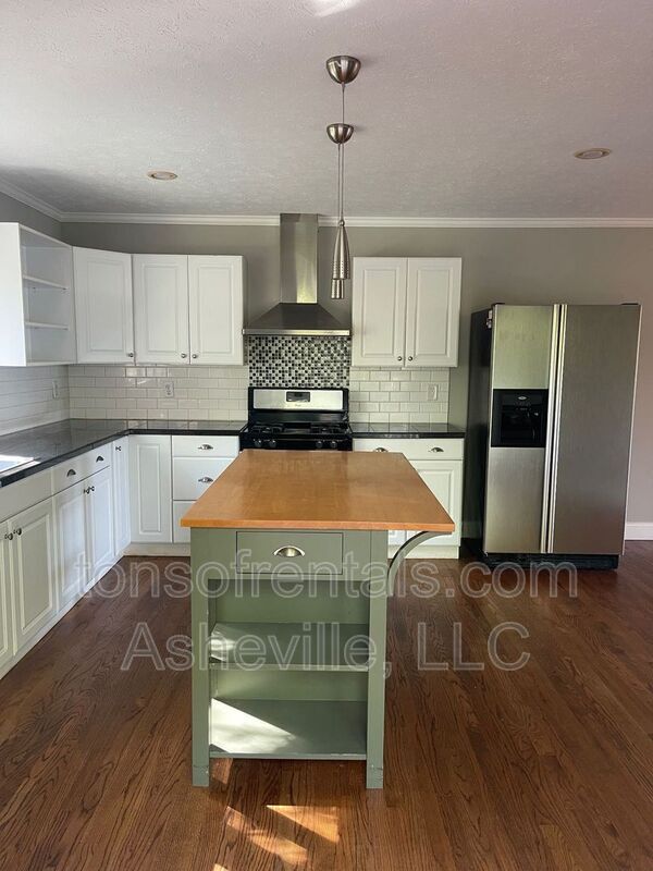 Building Photo - 406 Jack St