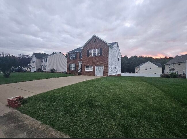 Building Photo - 7150 Woodside St