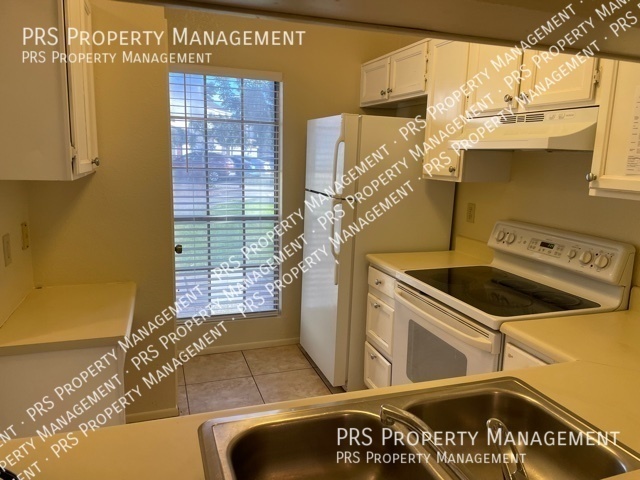 Building Photo - 1600 N Saba St