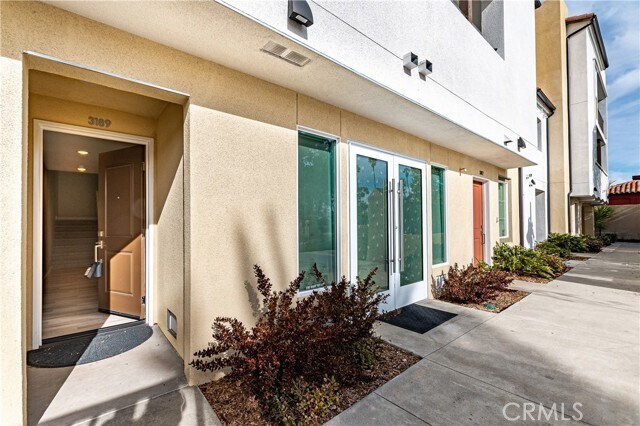 Foto del edificio - 3189 Doheny Way