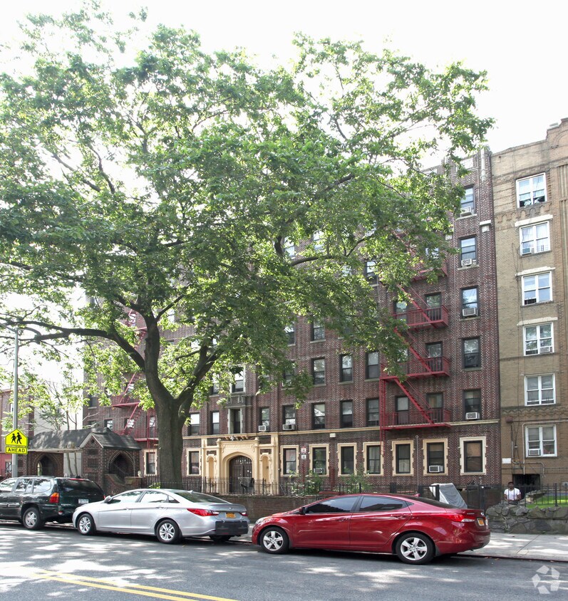 Primary Photo - 184 Clarkson Ave