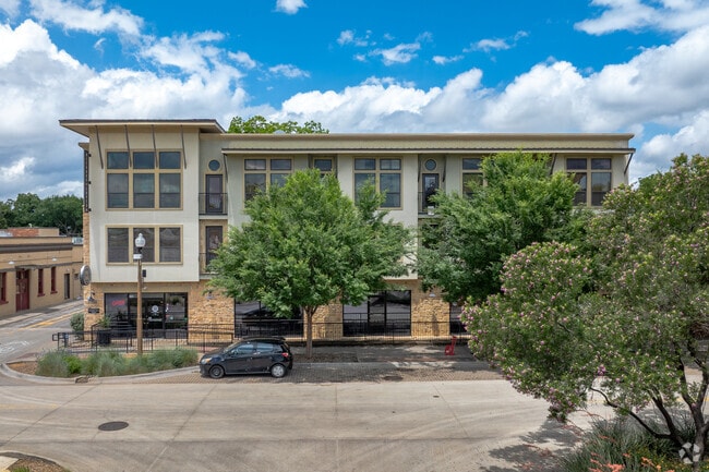 Foto del edificio - Hickory Street Lofts