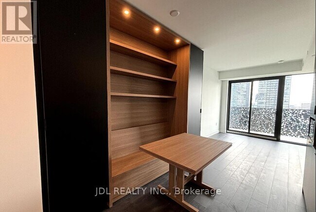 Photo du bâtiment - 55 Charles St E