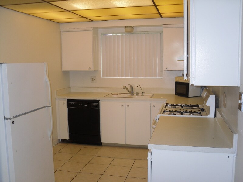 Primary Photo - 810 E Washington Ave