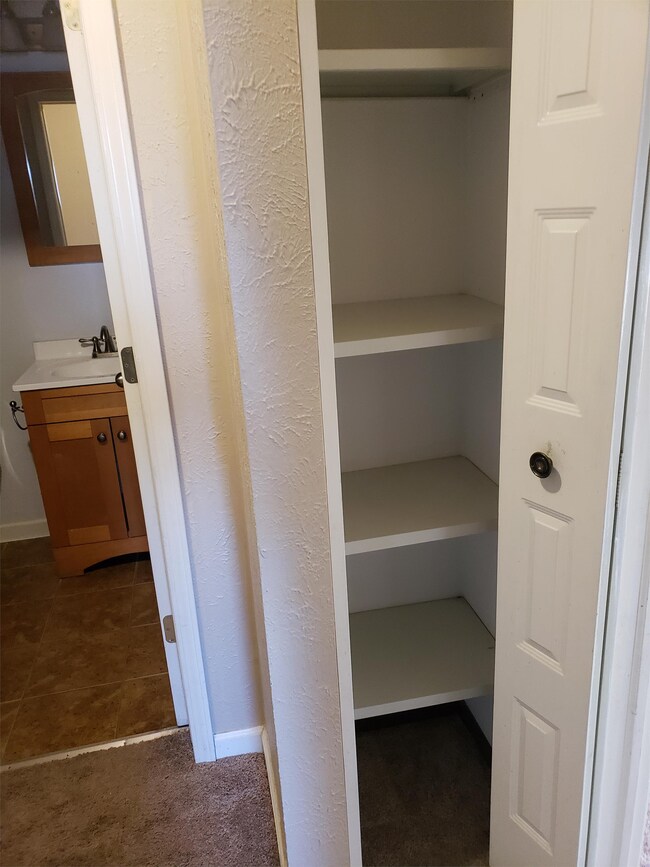 Foto del edificio - 52111 Friars Ct