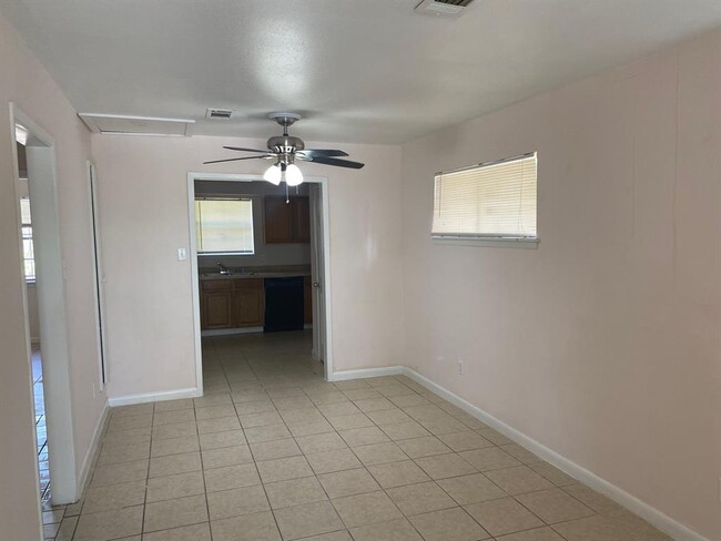 8908 Scott St, Houston, TX 77051 - House Rental in Houston, TX ...