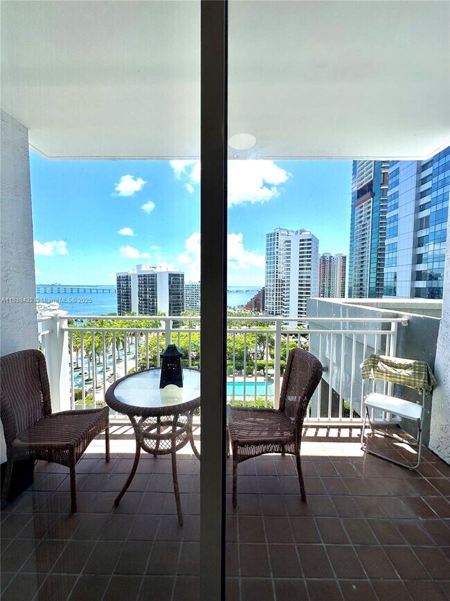 Foto del edificio - 185 SE 14th Terrace