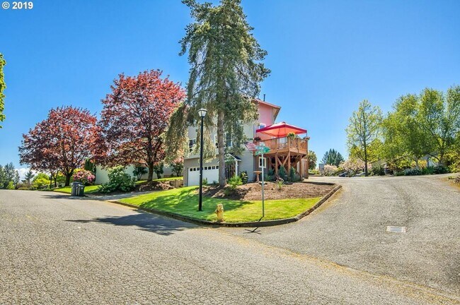 Foto del edificio - Bright and Airy 3 Bed, 2.5 Bath Stunning H...