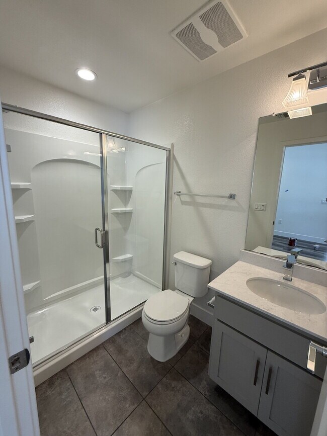 Foto del edificio - Bright & Spacious 3-Bedroom, 3.5-Bathroom Newark Home with Private Balcony