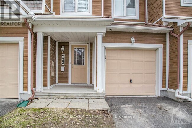 Photo du bâtiment - 222 Meadowbreeze Dr