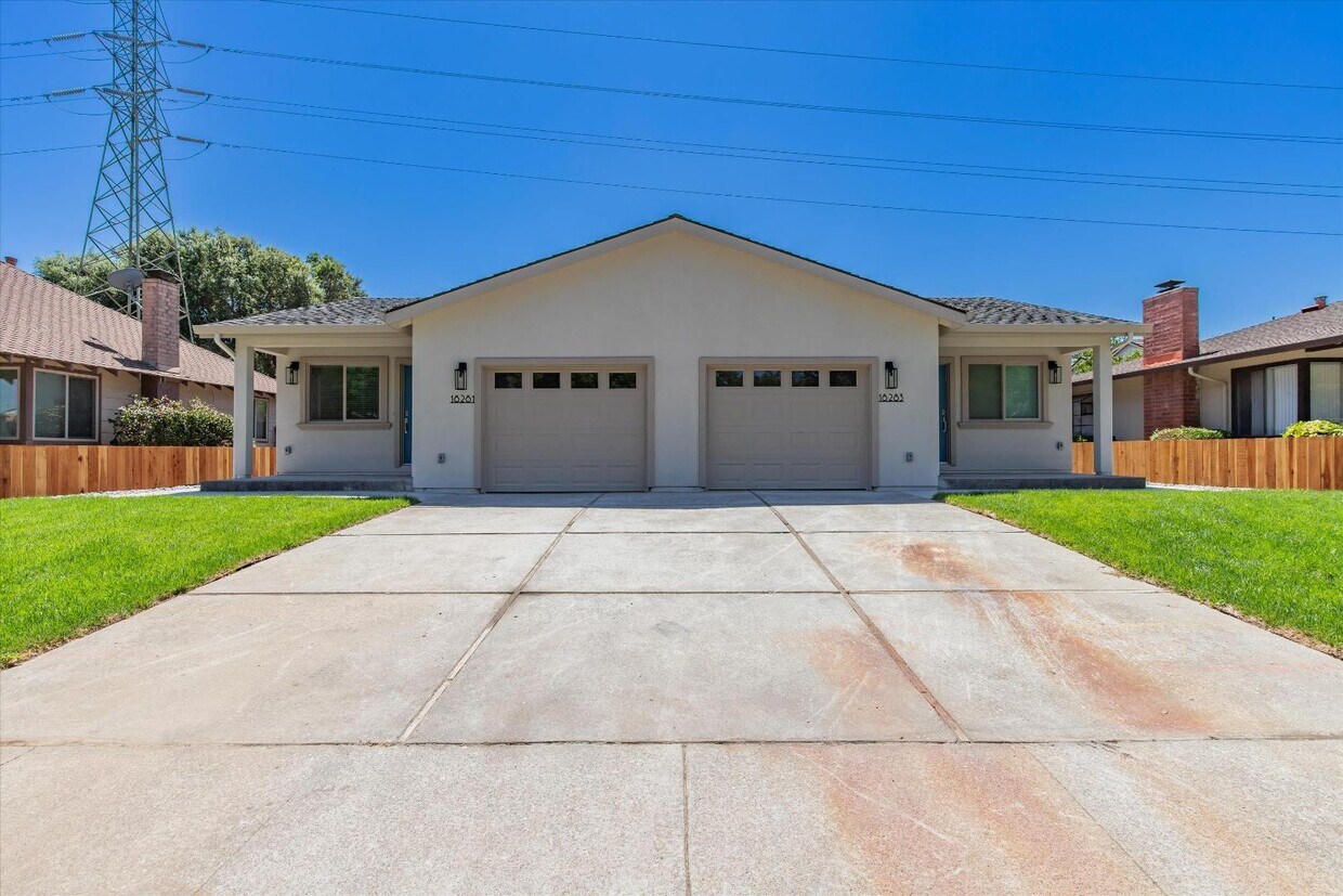 Photo - 18283 Carriage Drive - 18283 Carriage Drive