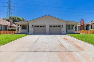 Building Photo - 18283 Carriage Dr
