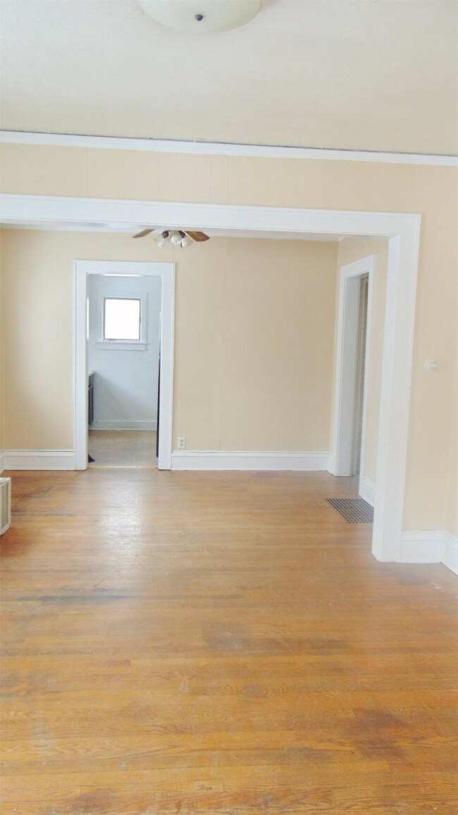 Building Photo - 911 W Tremont St