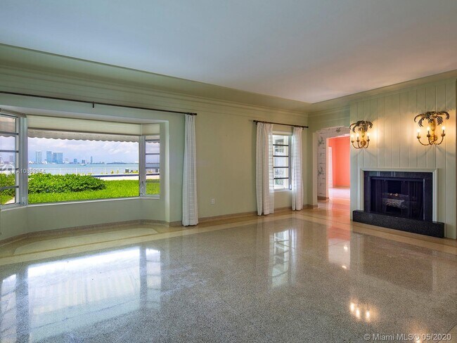 Building Photo - 2138 Bay Ave