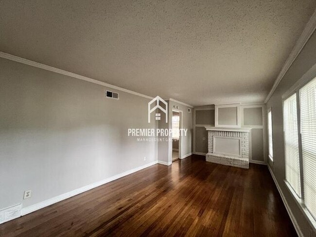 Building Photo - 4800 Willow Rd