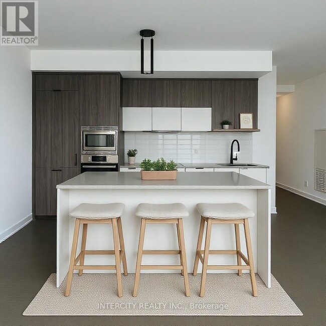 Photo du bâtiment - 8888-8888 Yonge St