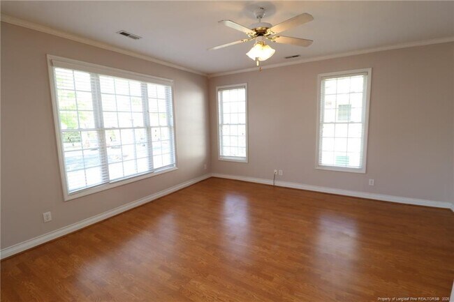 Foto del edificio - 2121 Kudrow Ln