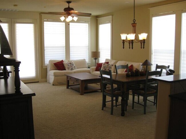 Building Photo - 6600 Lantern View Dr