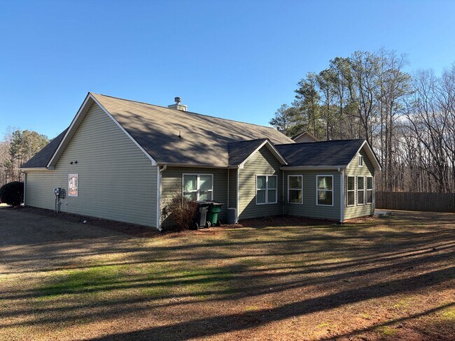 Building Photo - Beautiful Stepless Ranch